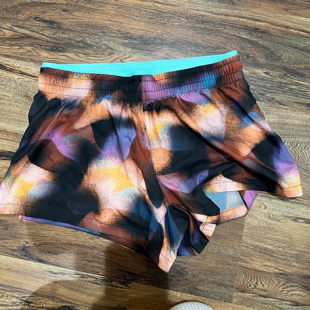 Fabletics Black Abstract Print Athletic Shorts with Teal Waistband Size S NWT